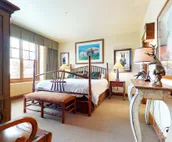 Quaint mountain condo w/two fireplaces, mountain views, balcony & great location