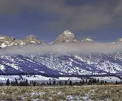 Quaint mountain condo w/two fireplaces, mountain views, balcony & great location