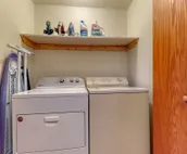 Spacious condo near downtown Jackson with furnished deck, mtn views & grill