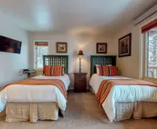 Spacious condo near downtown Jackson with furnished deck, mtn views & grill