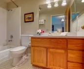 Spacious condo near downtown Jackson with furnished deck, mtn views & grill