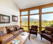 Beautiful family home w/full kitchen and gorgeous views from living room