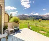 Beautiful family home w/full kitchen and gorgeous views from living room