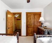 Beautiful condo with full kitchen, pool & hot tub
