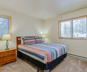 Spacious townhouse with ski & mountain views, deck, grill, & fireplace