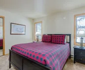 Spacious townhouse with ski & mountain views, deck, grill, & fireplace