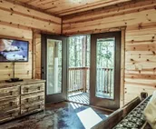 Peaceful Peak-Inside State Park|Secluded|Close to Lake|3 Bedroom|Sleeps 8