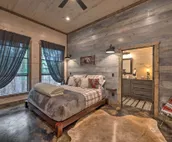 Luxury Cabin in the Woods w/ Hot Tub & Yard Games!