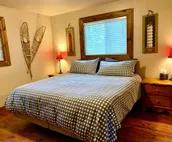 The Park Chalet - Rustic charm - Pet-Friendly - Downtown - Lake - Restaurants...