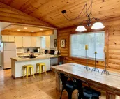 The Park Chalet - Rustic charm - Pet-Friendly - Downtown - Lake - Restaurants...