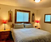 The Park Chalet - Rustic charm - Pet-Friendly - Downtown - Lake - Restaurants...
