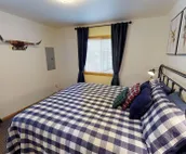 Longhorn Hideaway: Pet Friendly, Near Ponderosa Park, Quiet Wooded Neighborhood