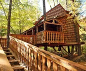 Luxurious Two-Story Treehouse | Minutes from Lake Sunapee | Peaceful