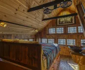 Luxurious Two-Story Treehouse | Minutes from Lake Sunapee | Peaceful