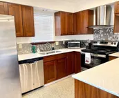[NE 5th B] Private Bedroom Suite shared Communal HousA-OUHS, 2 blocks from th...