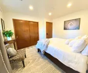 [NE 5th B] Private Bedroom Suite shared Communal HousA-OUHS, 2 blocks from th...