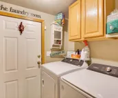 Cozy Lake Eufaula Hideaway w/ Fire Pit & Hot Tub!
