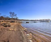 Cozy Lake Eufaula Hideaway w/ Fire Pit & Hot Tub!