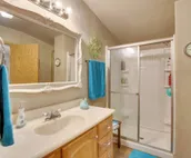 Cozy Lake Eufaula Hideaway w/ Fire Pit & Hot Tub!