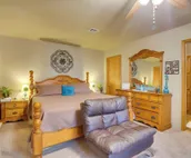 Cozy Lake Eufaula Hideaway w/ Fire Pit & Hot Tub!