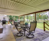 Cozy Lake Eufaula Hideaway w/ Fire Pit & Hot Tub!