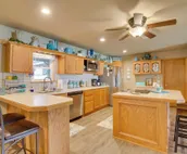 Cozy Lake Eufaula Hideaway w/ Fire Pit & Hot Tub!