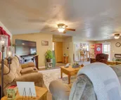 Cozy Lake Eufaula Hideaway w/ Fire Pit & Hot Tub!