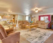 Cozy Lake Eufaula Hideaway w/ Fire Pit & Hot Tub!