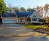 The Toasty Marshmallow - Newly-renovated family getaway minutes away from