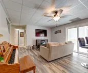 The Toasty Marshmallow - Newly-renovated family getaway minutes away from