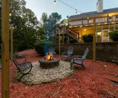 The Toasty Marshmallow - Newly-renovated family getaway minutes away from