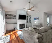 The Toasty Marshmallow - Newly-renovated family getaway minutes away from