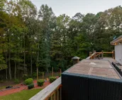 The Toasty Marshmallow - Newly-renovated family getaway minutes away from