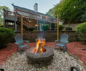 The Toasty Marshmallow - Newly-renovated family getaway minutes away from