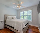 The Toasty Marshmallow - Newly-renovated family getaway minutes away from