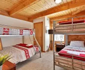 Killington Cabin - Left Unit: Great for families, Cozy, Close to Mountain. Ho...