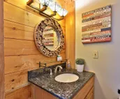 Killington Cabin - Left Unit: Great for families, Cozy, Close to Mountain. Ho...