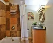 Killington Cabin - Left Unit: Great for families, Cozy, Close to Mountain. Ho...