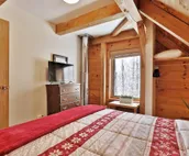 Killington Cabin - Left Unit: Great for families, Cozy, Close to Mountain. Ho...