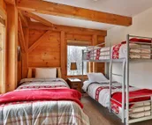 Killington Cabin - Left Unit: Great for families, Cozy, Close to Mountain. Ho...