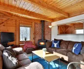 Killington Cabin - Left Unit: Great for families, Cozy, Close to Mountain. Ho...