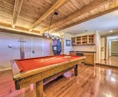 Grand Ruidoso Hideaway w/ Game Room & Hot Tub!
