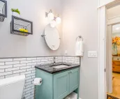Lovely Lake House w/Free WiFi/Backyard/Central AC/Washer/Dryer/Deck