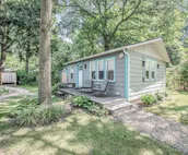 Lovely Lake House w/Free WiFi/Backyard/Central AC/Washer/Dryer/Deck