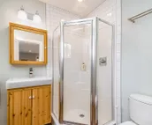 Lovely Lake House w/Free WiFi/Backyard/Central AC/Washer/Dryer/Deck