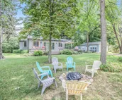 Lovely Lake House w/Free WiFi/Backyard/Central AC/Washer/Dryer/Deck