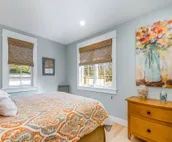 Lovely Lake House w/Free WiFi/Backyard/Central AC/Washer/Dryer/Deck