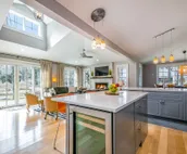 Lovely Lake House w/Free WiFi/Backyard/Central AC/Washer/Dryer/Deck