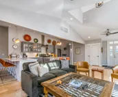 Lovely Lake House w/Free WiFi/Backyard/Central AC/Washer/Dryer/Deck