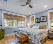 Lovely Lake House w/Free WiFi/Backyard/Central AC/Washer/Dryer/Deck